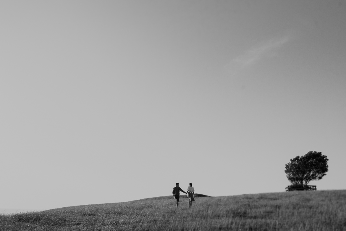 couple walking in raglan beach hills